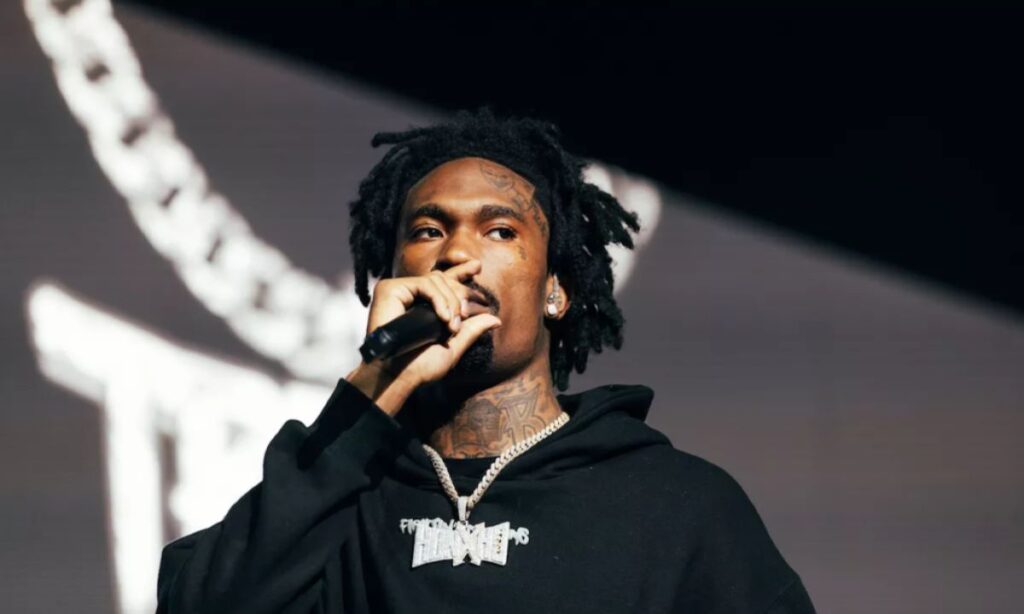 social-media-presence-and-connection-with-fans